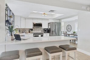 Hus - flera sängar - tillgång till pool - utsikt mot poolen (ECC2219) | Eget kök | Kaffe- och tebryggare