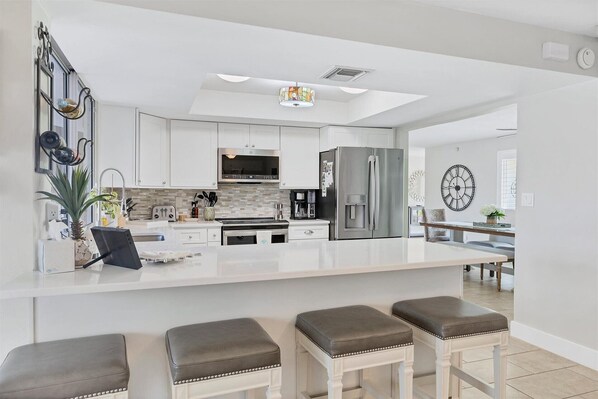 Hus - flere senge - adgang til pool - udsigt til pool (ECC2219) | Privat køkken | Kaffe-/temaskine