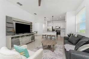 House, Multiple Beds, Pool Access (HLB14141-931) | Living area