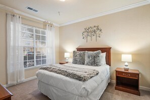 2 bedrooms, individually decorated, individually furnished, bed sheets - 1371 Tuscan Terr. #3103 (Davenport)