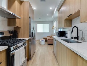 Fridge, microwave, oven, stovetop - Modern Luxe Retreat Two-Bedroom (Los Angeles)