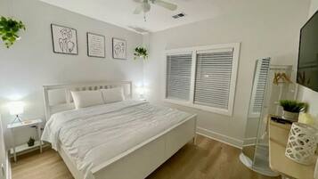 2 bedrooms, iron/ironing board, free WiFi, bed sheets