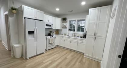 Cozy 2/1 Duplex 10 min from ATL Airport- Unit A