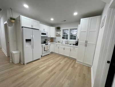 Cozy 2/1 Duplex 10 min from ATL Airport- Unit A