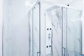 Shower, hair dryer, bidet, towels - Villa Foglia Amalfi Coast (Amalfi)