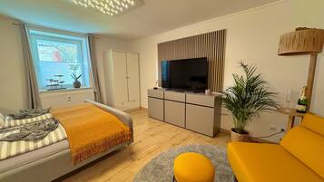 1 slaapkamer, een strijkplank/strijkijzer, wifi, beddengoed