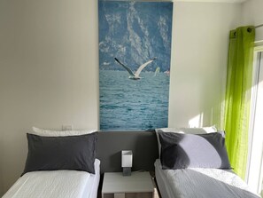 2 habitaciones, tabla de planchar con plancha, wifi y ropa de cama 