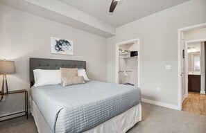 2 Schlafzimmer, Schreibtisch, Bügeleisen/Bügelbrett, kostenloses WLAN