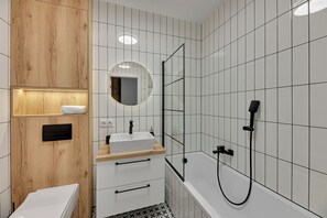 Căn hộ tiện nghi đơn giản, quang cảnh biển | Phòng tắm