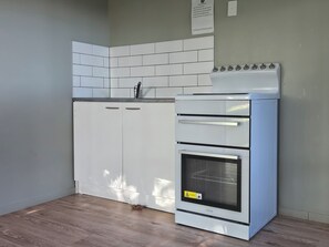 Private kitchen - Morning Calm Lodge Limited (Hamilton)