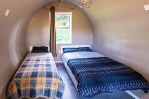 Desk, free WiFi - Morning Calm Lodge Limited (Hamilton)