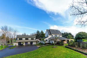 Front of property - Morning Calm Lodge Limited (Hamilton)
