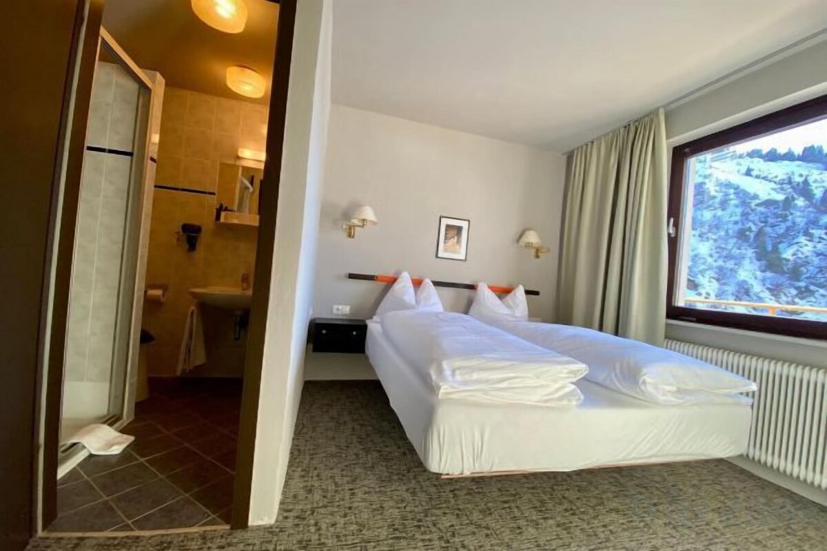 Minibar, laptop workspace, WiFi (free), bed sheets