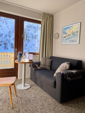 Junior Suite, Mountain View | Living area - Arlberg Motel (Klösterle am Arlberg)