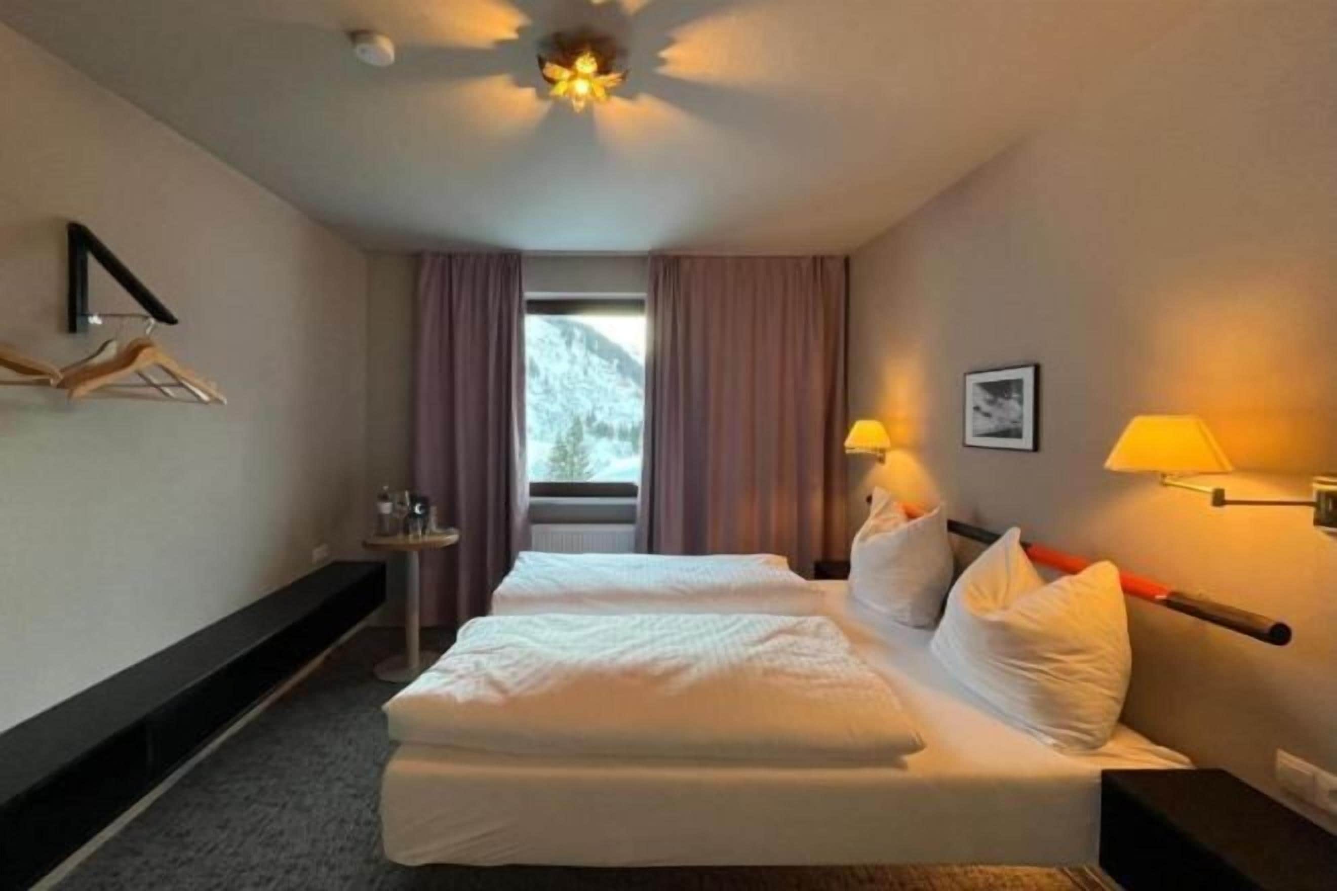 Minibar, espace de travail pour ordinateur portable, Wi-Fi gratuit