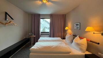 Standard Room, Mountain View | Minibar, laptop workspace, free WiFi, bed sheets