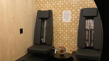 Sauna, hot tub, steam room