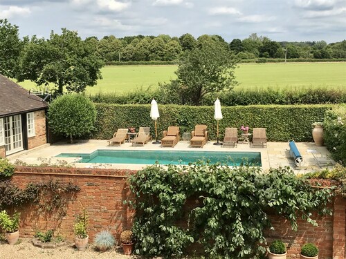 The Lakehouse Apartment by inspirestays-com - a home sleeping 2 guests in 1 bedroom