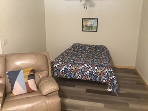 2 soverom og strykejern/-brett