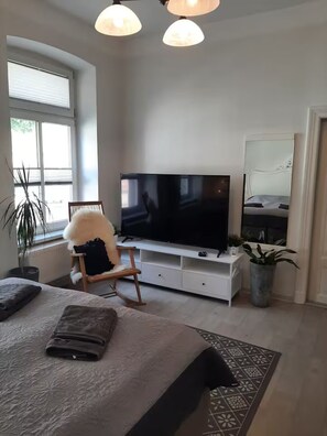 1 bedroom, iron/ironing board, travel cot, free WiFi