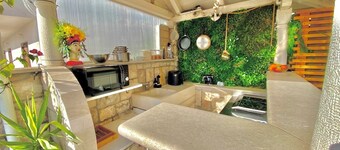Exclusive Studio with Breakfast included + Private Jacuzzi & Outdoor Kitchen
