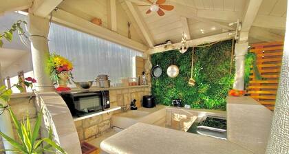 Exclusive Studio with Breakfast included + Private Jacuzzi & Outdoor Kitchen