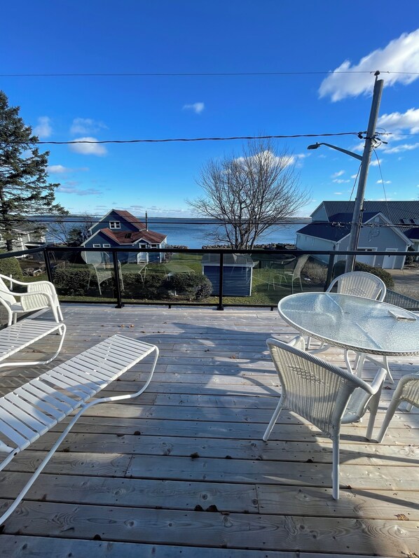Outdoor dining - Shediac Cape Vacation Retreat (Shediac Bridge)