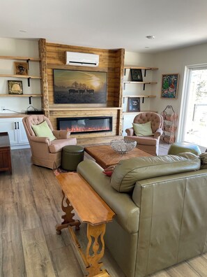 Living area - Shediac Cape Vacation Retreat (Shediac Bridge)