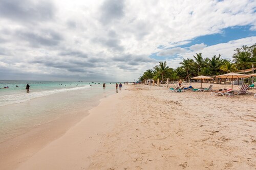 Lower level apartment with high-speed internet  pool, gym, & tennis courts