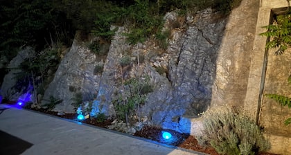 Enjoy KRK waterfalls, sun, beach and sea: Domicile Sunce Krka Studio