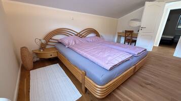 2 bedrooms, desk, iron/ironing board, travel cot