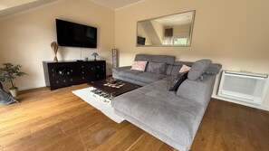 Smart TV - Enjoy KRK waterfalls, sun, beach and sea: Domicile Sunce Krka Studio (Skradin)