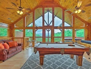 TV connectée, cheminée, jeux vidéo