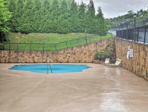 Outdoor pool - Awesome Private Mountain views Resort Pool &HotTub (Sevierville)
