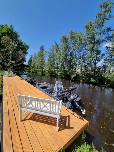 Ferienhaus direkt am Wasser.
Boot und SUP Verleih