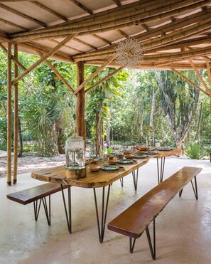 Outdoor dining - La Torre Santuario (La Sierra)