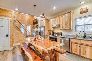 Fridge, microwave, stovetop, dishwasher