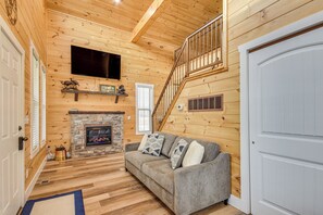 TV, fireplace - Covered Porch & Fire Pit: Cabin in Richland (Richland)