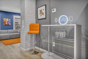 Interior - This house is a 3 bedroom(s), 1.5 bathrooms, located in Cleveland, OH. (Cleveland)