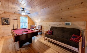 TV, fireplace, DVD player, books - Bear Tree-Pet Friendly, Private Luxury Cabin Rental, 30 Minutes to the Great Smoky Mountains, Rafting-Nantahala NC (Topton)