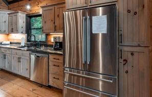 Refrigerador, microondas, horno, placa de cocina