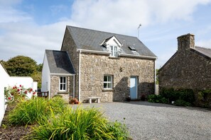3 bedrooms - Two Hoots - Peaceful Cottage Rural Views (Pembroke)