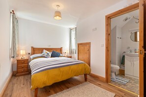 3 bedrooms - Two Hoots - Peaceful Cottage Rural Views (Pembroke)