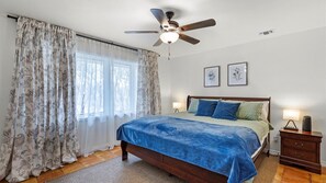 5 bedrooms, free WiFi, bed sheets, wheelchair access