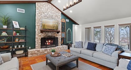 Honey Dreams on Lake McQueeney. Within minutes to tons of local attractions!