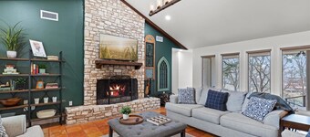 Honey Dreams on Lake McQueeney. Within minutes to tons of local attractions!