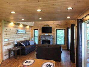Smart TV, chimenea y videojuegos 