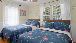 3 bedrooms, desk, iron/ironing board, WiFi - Charming 3-bedroom house with Heated Pool in Lake Worth Beach (Lake Worth Beach)