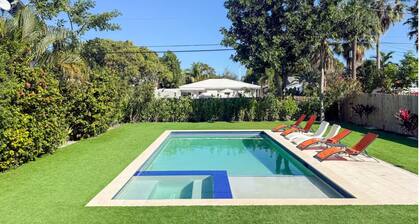 Charming 3-bedroom house with Heated Pool in Lake Worth Beach