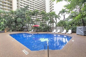Pool - Romantic View walk to beach*shopping* Friday fun (Honolulu)